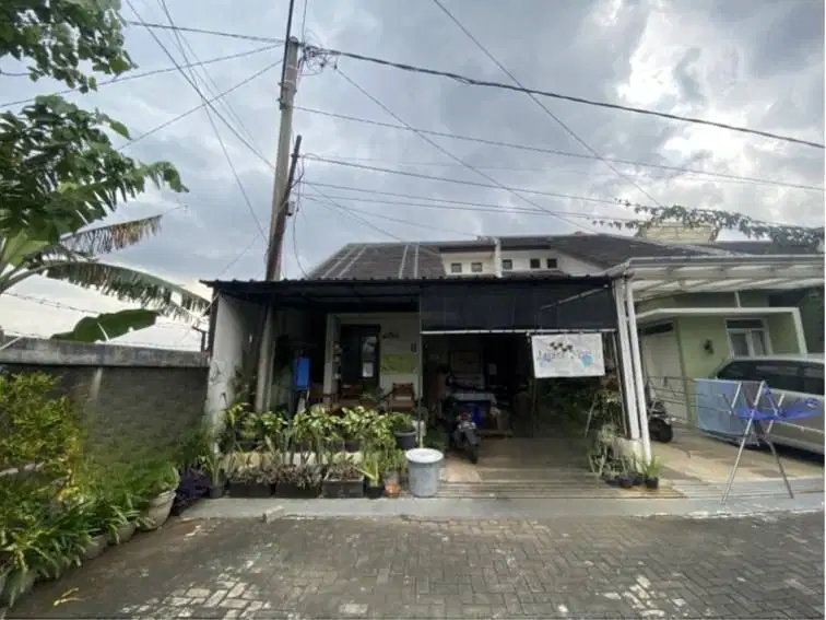 Rumah siap huni di komplek one gate cisaranten arcamanik