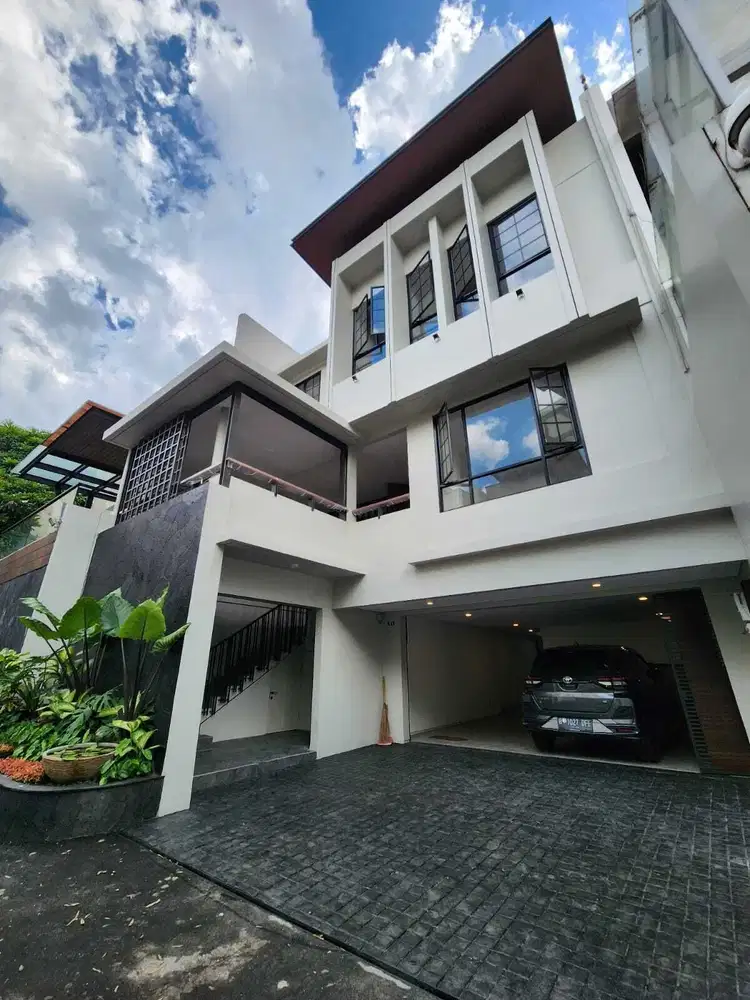 RUMAH MEWAH SIAP HUNI DALAM CLUSTER DI CILANDAK