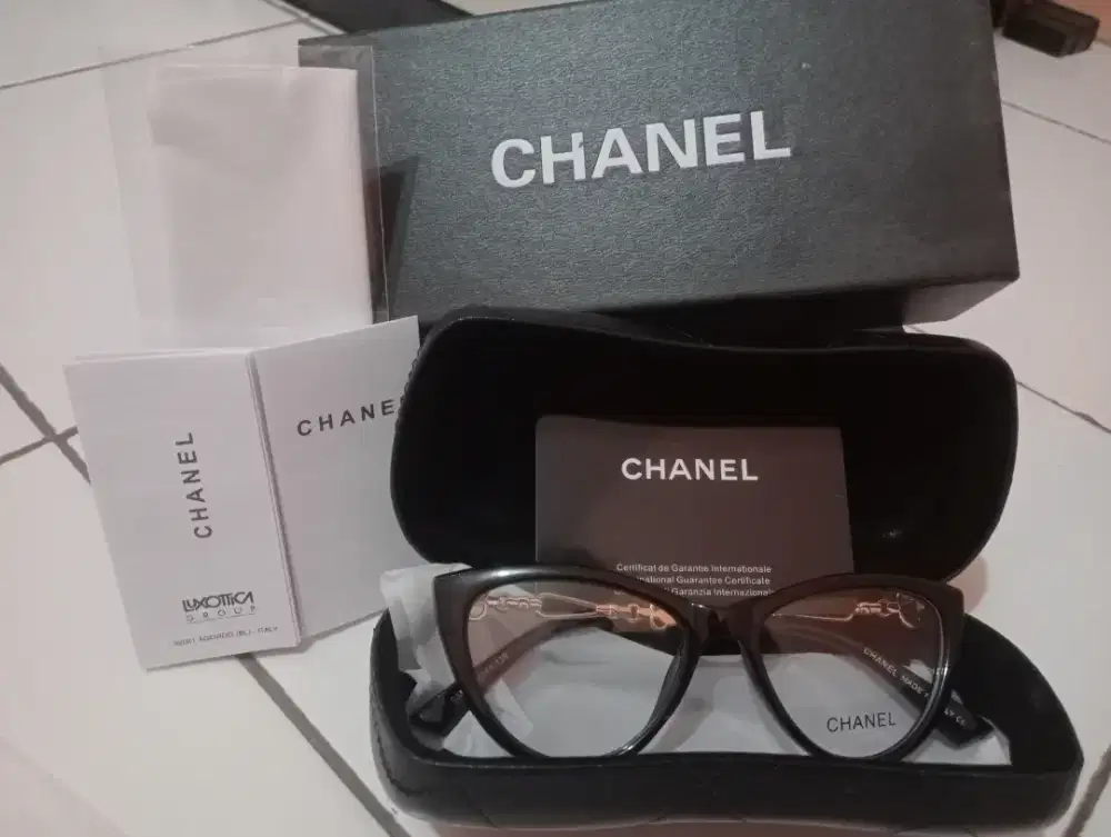 Kacamata brand chanel