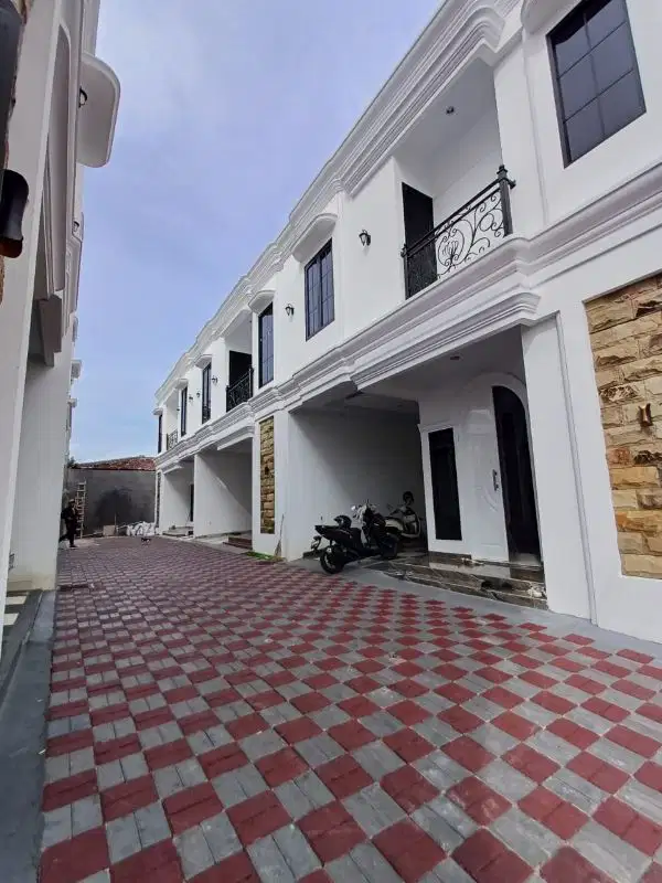 TOWN HOUSE  2 LT 3 KM  IDAMAN JAKARTA SELATAN