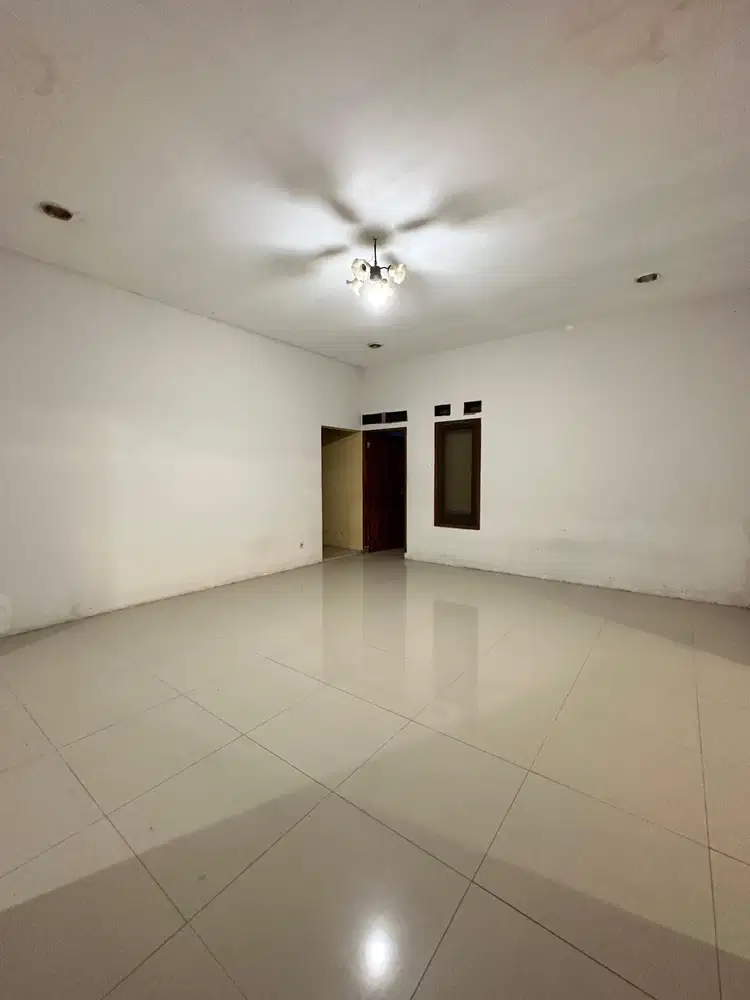 KEBAYORAN  BARU RUMAH LAMA MURAH HITUNG TANAH  AREA KOMPLEK