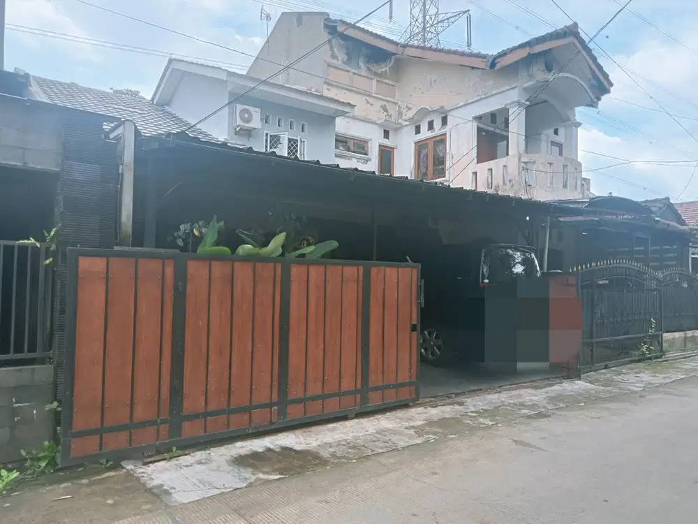Rumah dua lantai siap huni dijual murah di Graha Cinere, strategis