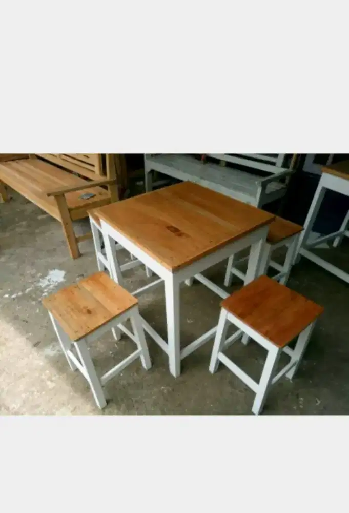 Jual meja kursi bahan kayu mahoni cocok buat caffe