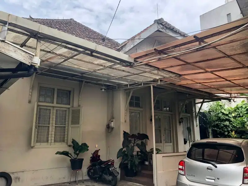 Rumah di lokasi sangat strategis di Jalan Utama