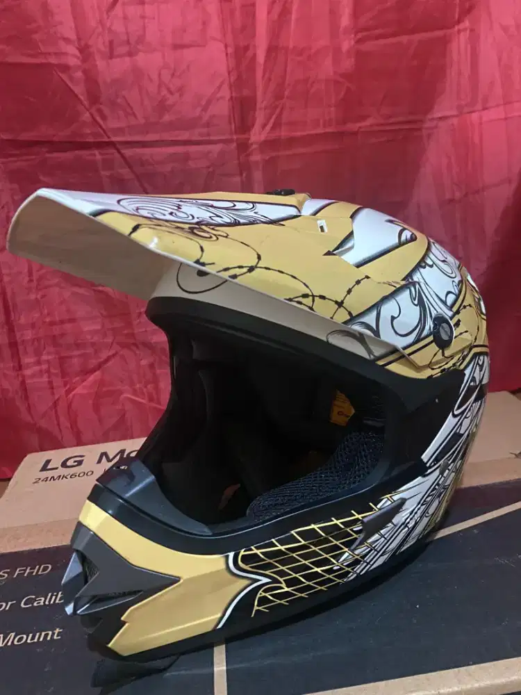 Helm MX Cross Cargloss AJR seken mulus bersih jarang pakai ,MURAH!!