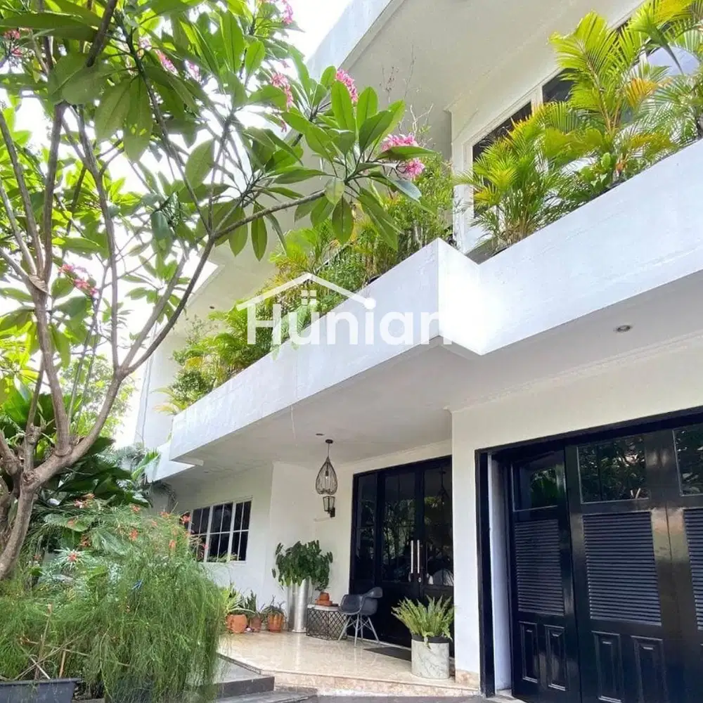 Rumah Modern & Artistic di Kebayoran Baru