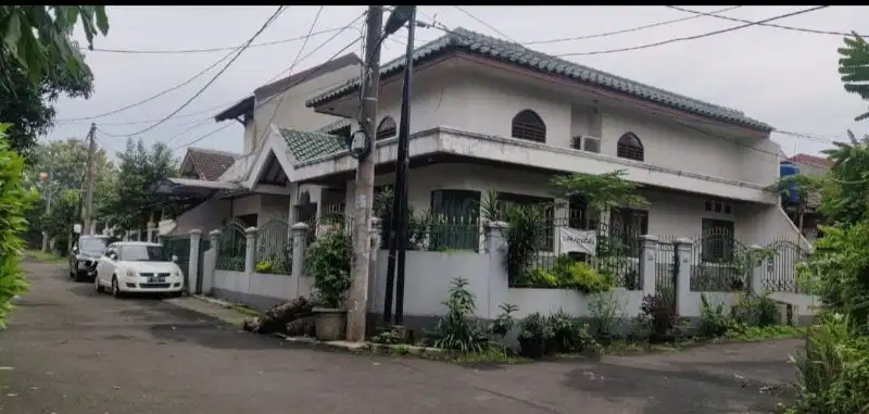 Dijual Rumah Asri Hoek di Cireundeu