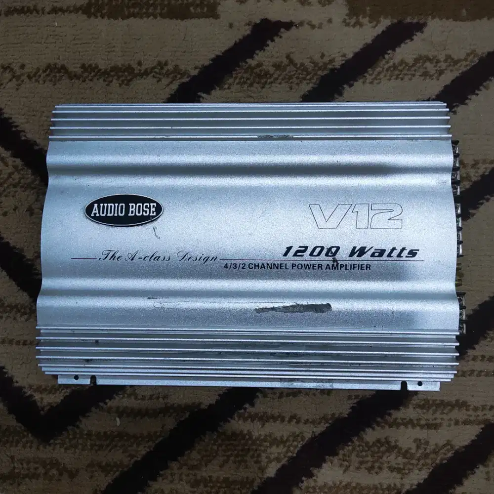 Amplifier  Audio Bose  V12