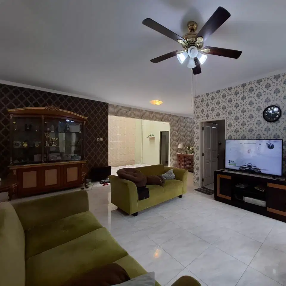 Dijual Rumah cantik dalam komplek