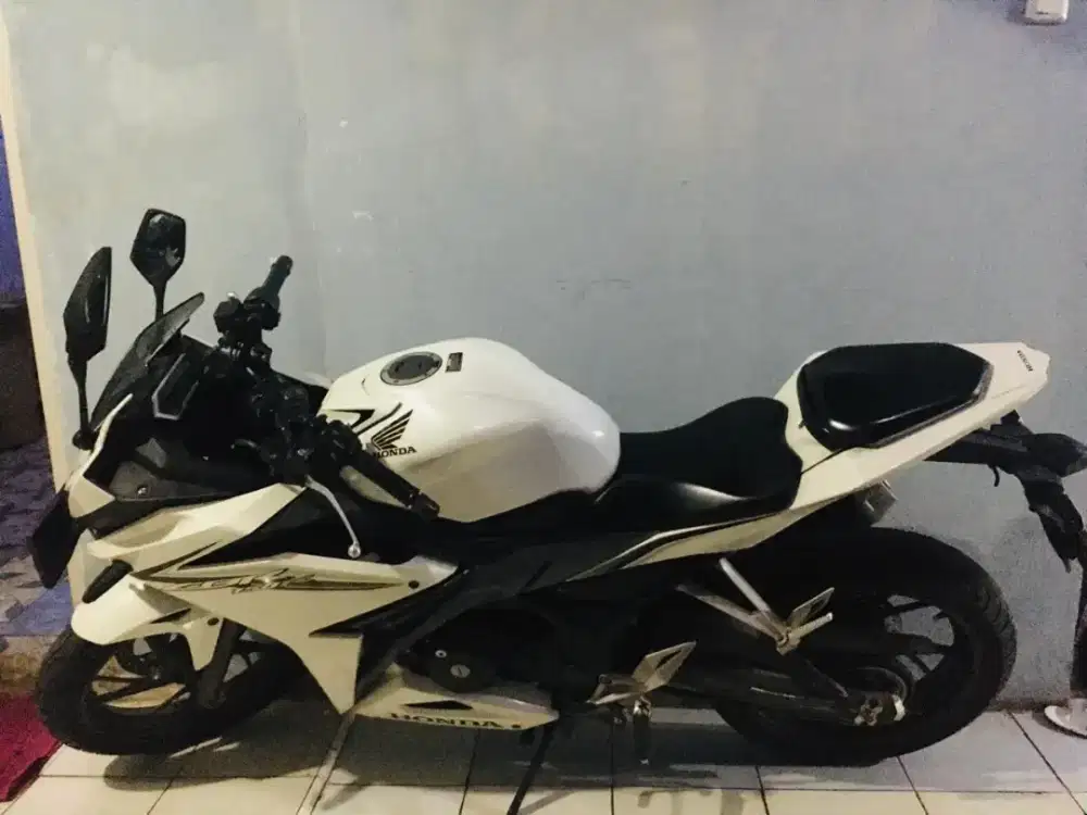 Dijual motor bekas Honda CBR 150R