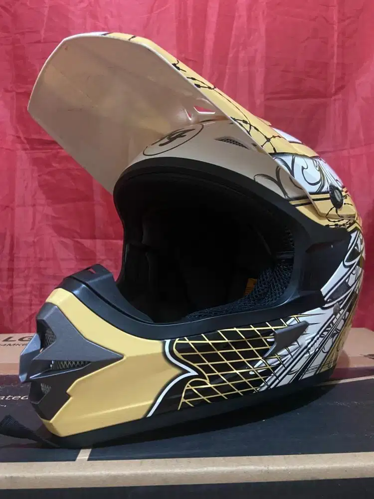 Helm Cross Cargloss AJR seken Masih mulus dan bersih luar dalam,MURAH!