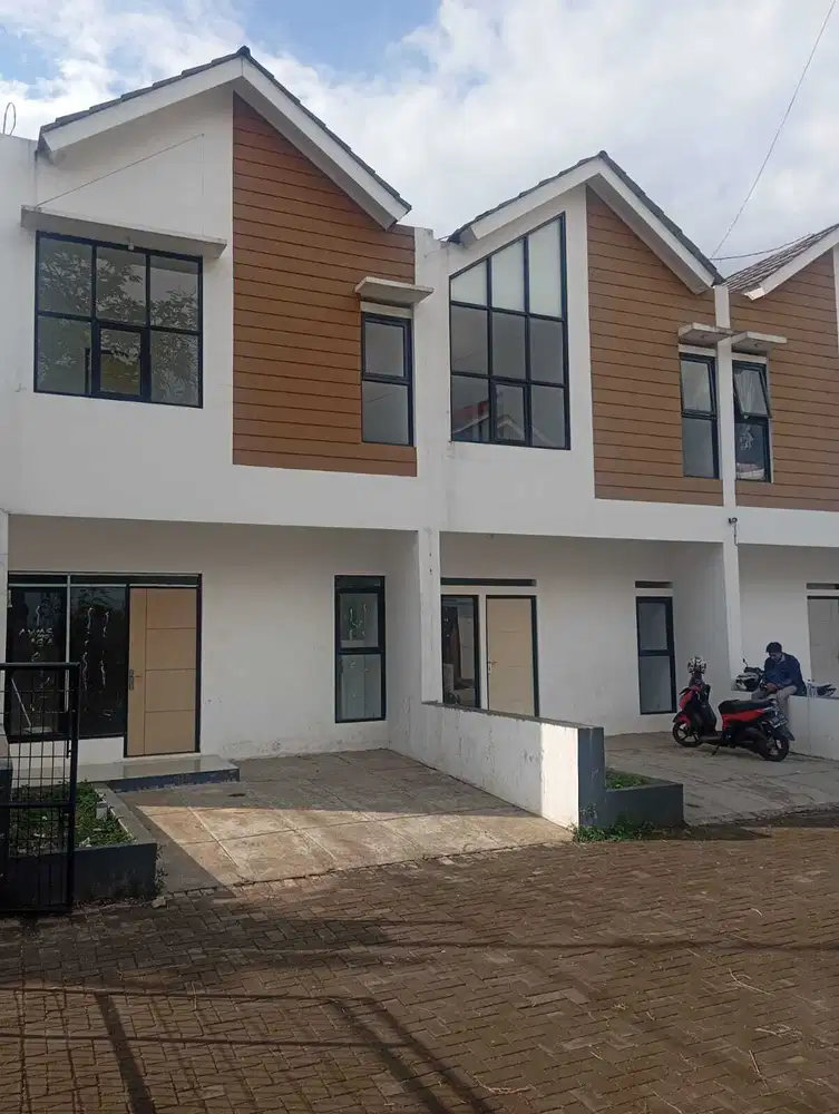 Dijual Rumah 2 Lantai di Kawasan Bisnis, Harga Kompetitif!