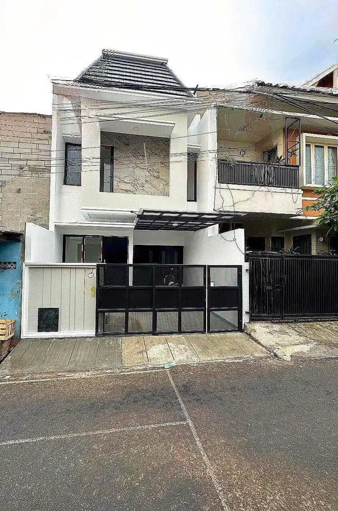 RUMAH EKSKLUSIVE PLUS PRIVATE POOL DEKAT SENAYAN PARK