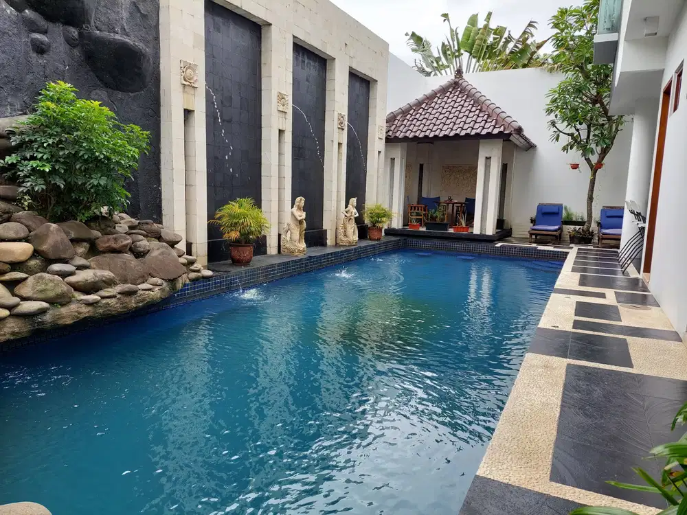 Rumah bergaya Bali semi furnished di Bintaro sektor 9