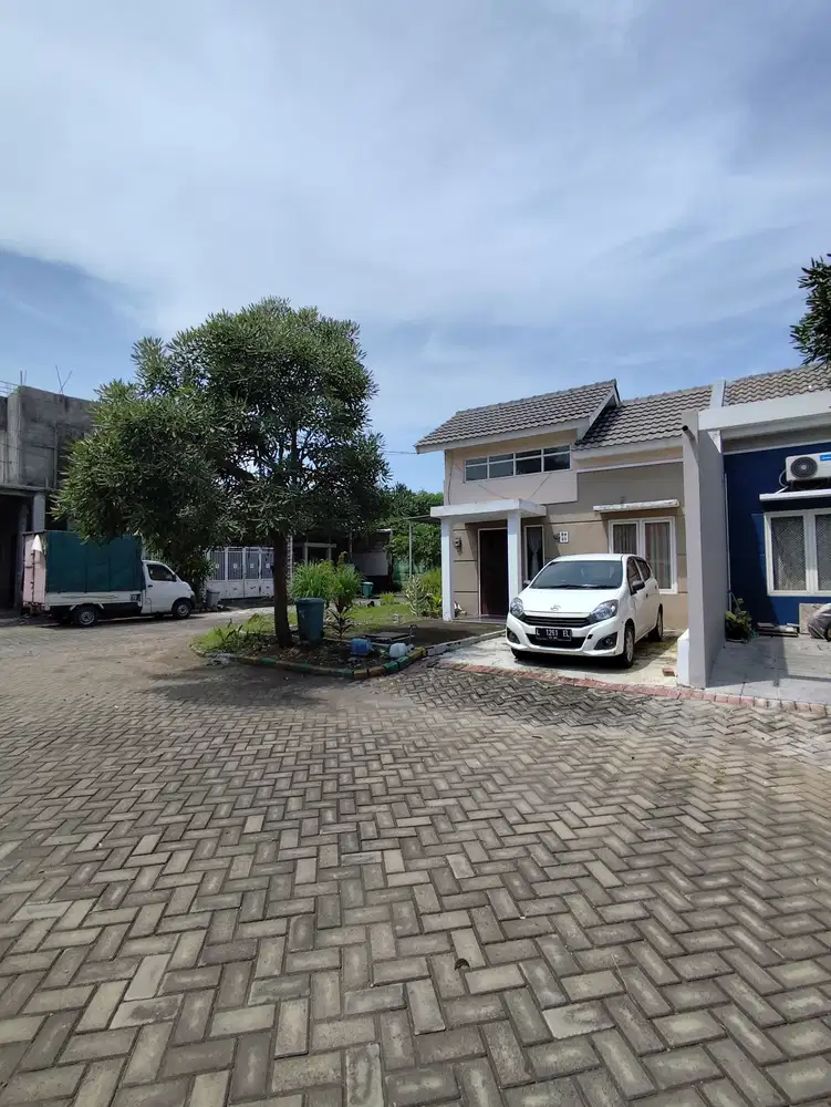 Dijual Rumah Pojok daerah Juanda