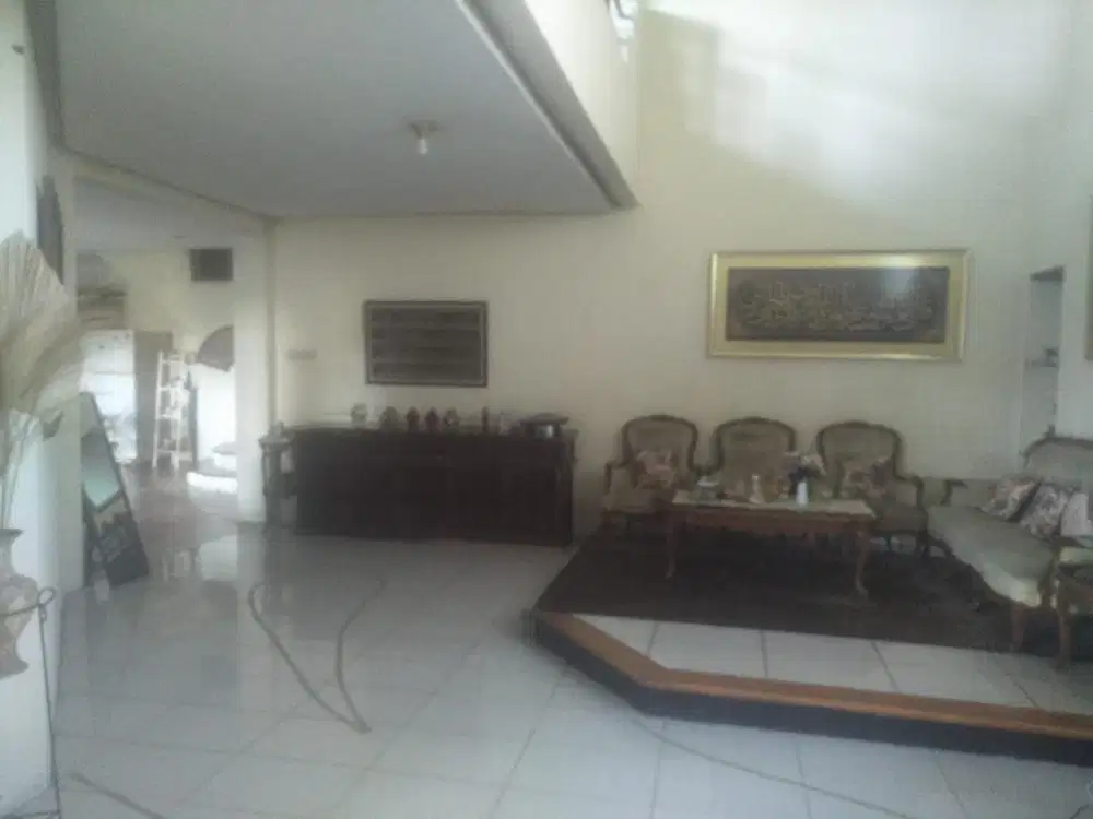 TURUN HARGA Rumah Asri di Cinere