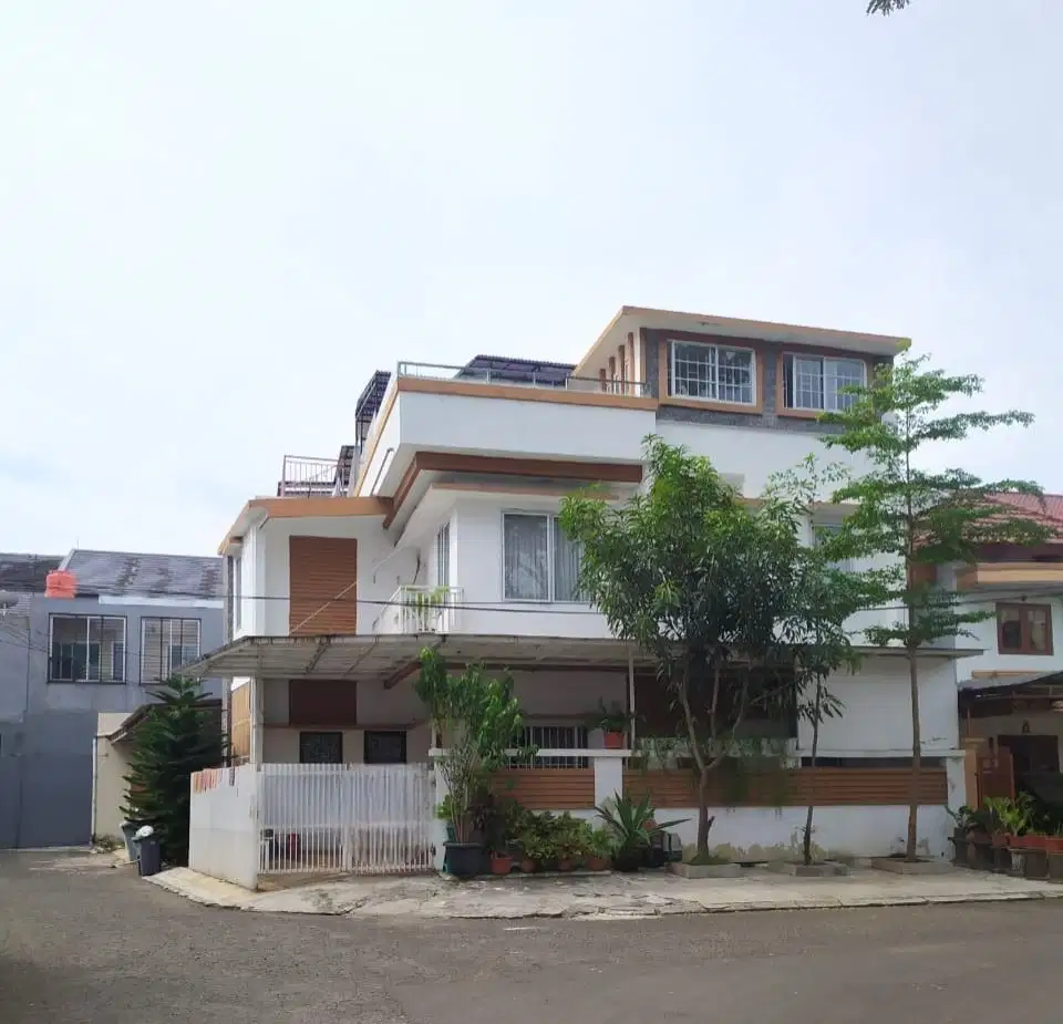 Dijual Cepat Rumah Hook 3 Lantai, Citra Garden2 Ext Jakarta Barat