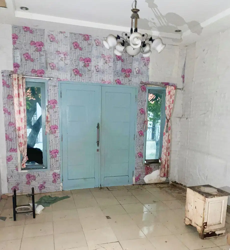 RUMAH SISI JALAN RAYA UNTUK BISNIS DEKAT PUSAT KULINER BINTARA