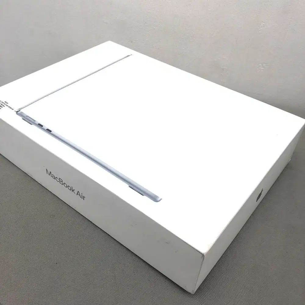 Macbook Air 2025 16/256Gb