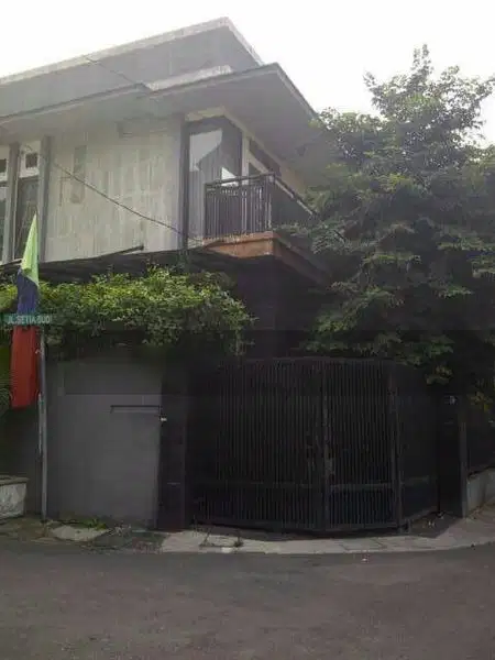 Rumah Setia Budi Strategis