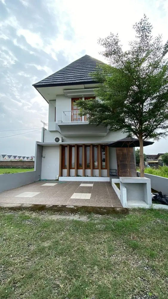 Rumah 4 kamar tidur 2 lantai di Solo Baru