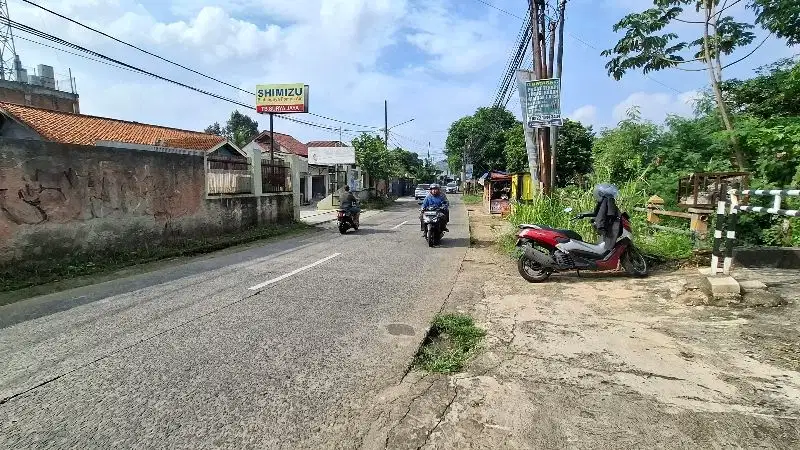 Lahan 3000 Jln raya 5 mnt ke Tol DESARI  u/ townhouse, sekolah, usaha