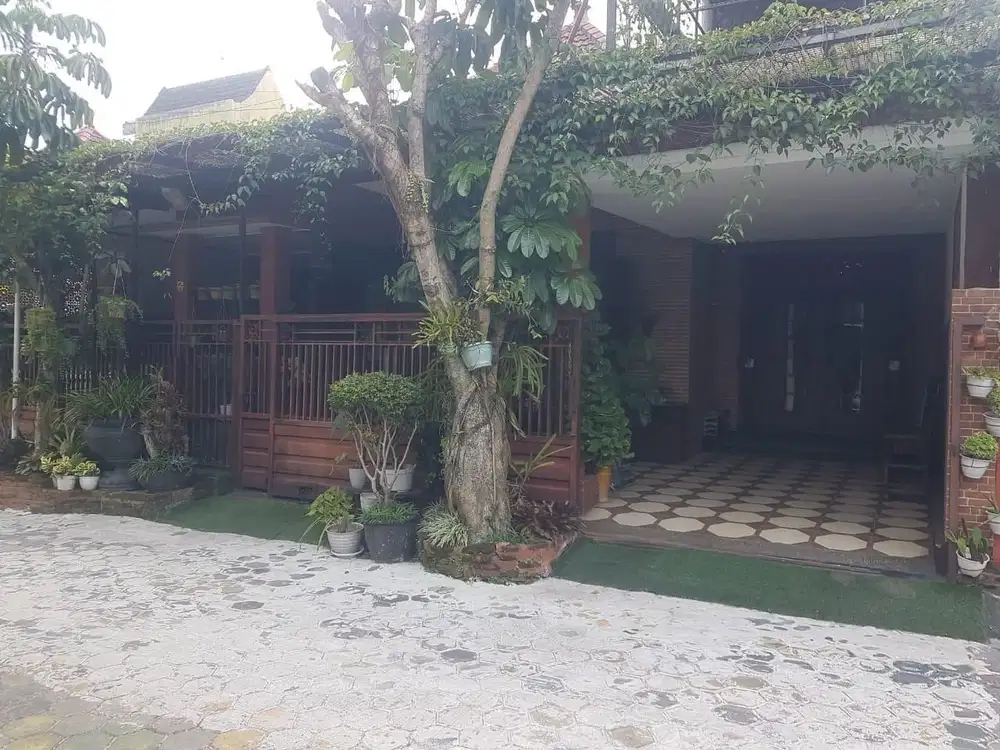 Jual Rumah Lantai 2 Full Furnished Barang Antik Dekat UB Malang Kota