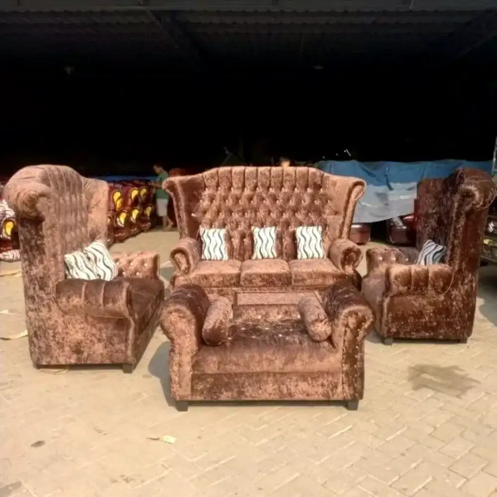 Sofa raja kancing