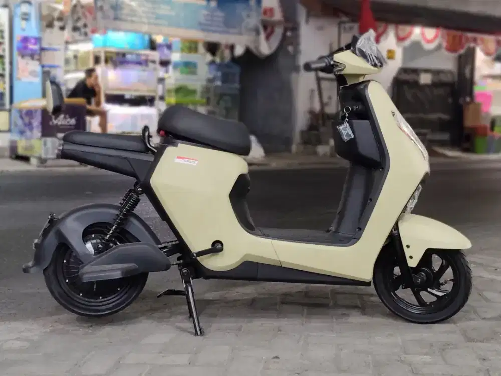 SEPEDA LISTRIK UWINFLAY D65 WARNA CREAM SISA 1 UNIT AJA