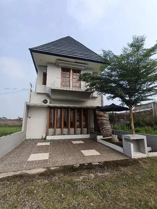 Rumah finishing 2 lantai di 1,8 km  selatan Rs Dr Oen Solo Baru