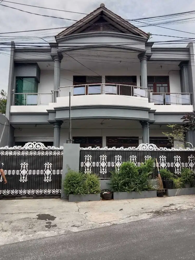 Rumah mewah Kebun jeruk dijual cepat LT 500 LB 300 terawat akses mudah