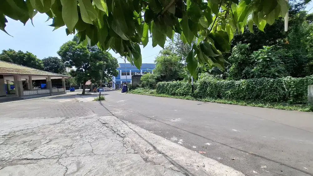 Cirendeu seberang masjid Jl Tarumanegara 575m