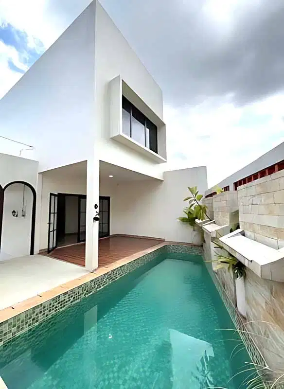Villa Tropis dengan Kolam Renang di Donokerto Turi