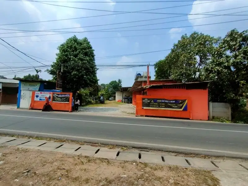 Pabrik /gudang  ex minuman ringan  pinggir jalan deket toll