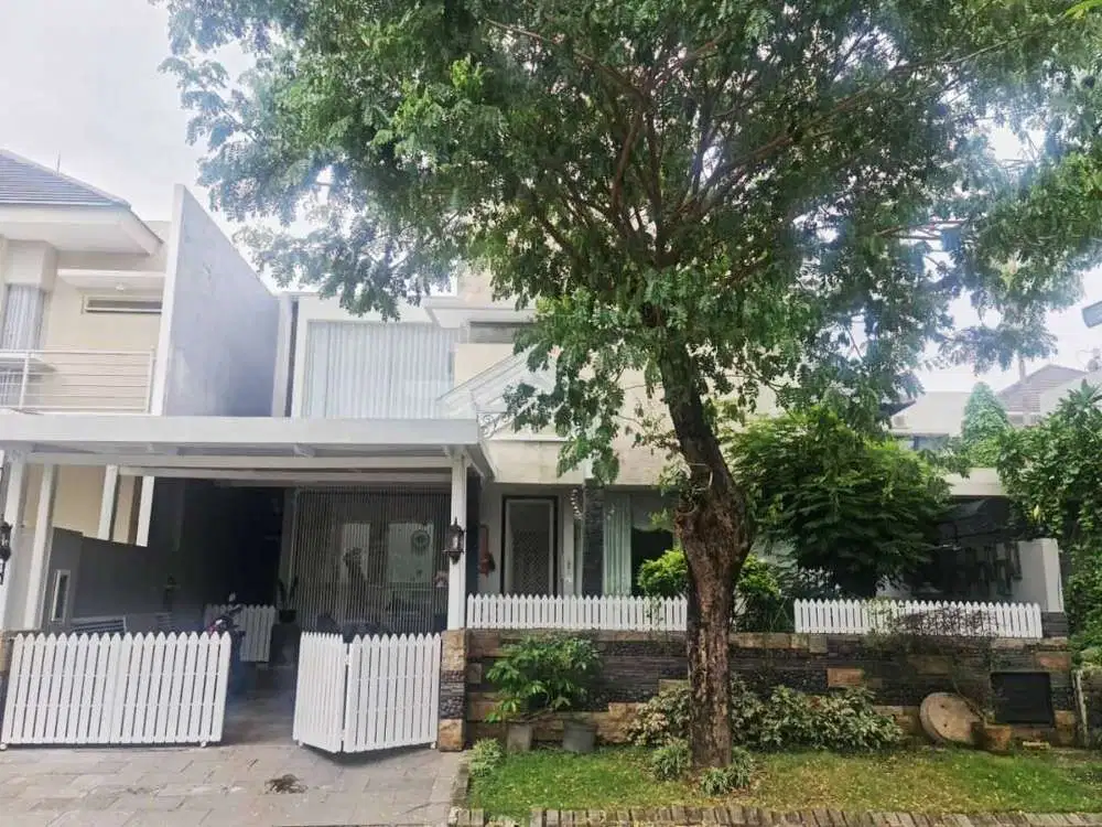 RUMAH DIAN ISTANA PARK AVENUE FURNISHED dekat clubhouse, Graha Family