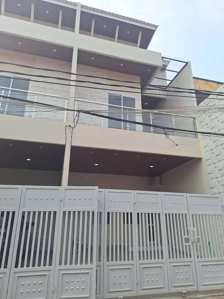 RUMAH 2 LANTAI LOKASI STRATEGIS DI PONDOK GEDE HOUSING BANYAK BONUS