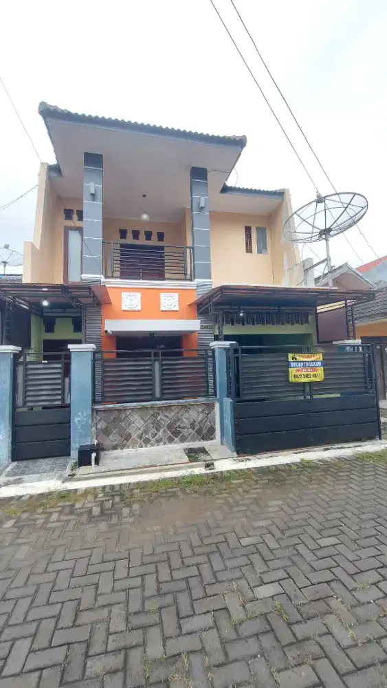 Dijual rumah dua lantai