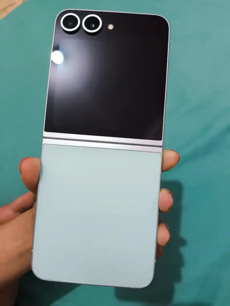 Samsung Galaxy Z Flip 6 Like New 12/256