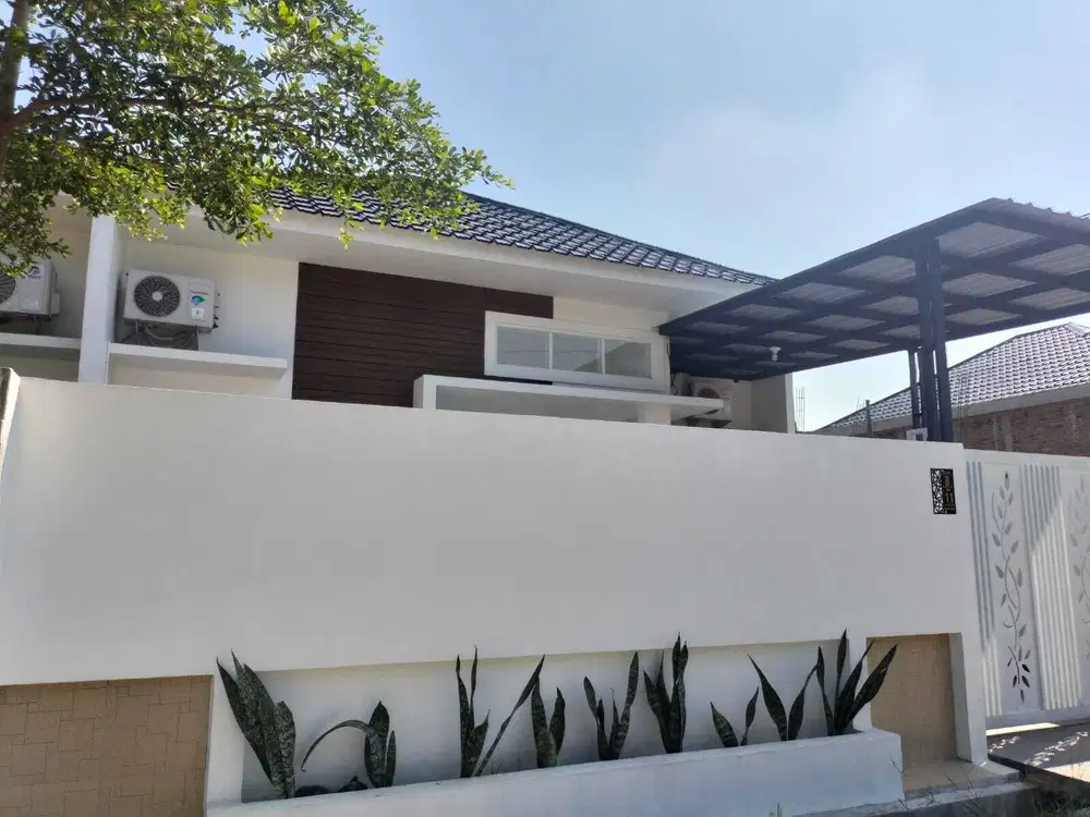 Rumah dengan lahan luas fasilitas kolam renang di Medan Sunggal