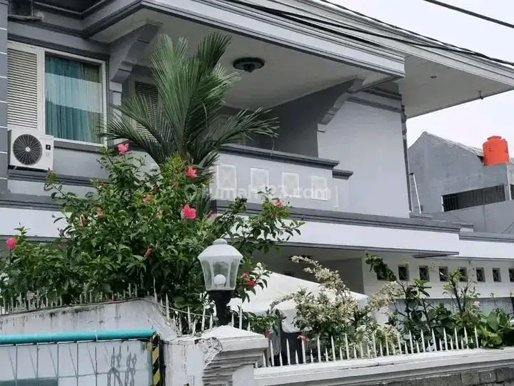 RUMAH 2 LANTAI ASRI SEJUK DEKAT KAMPUS 2 UIN KEDOKTERAN CIPUTAT