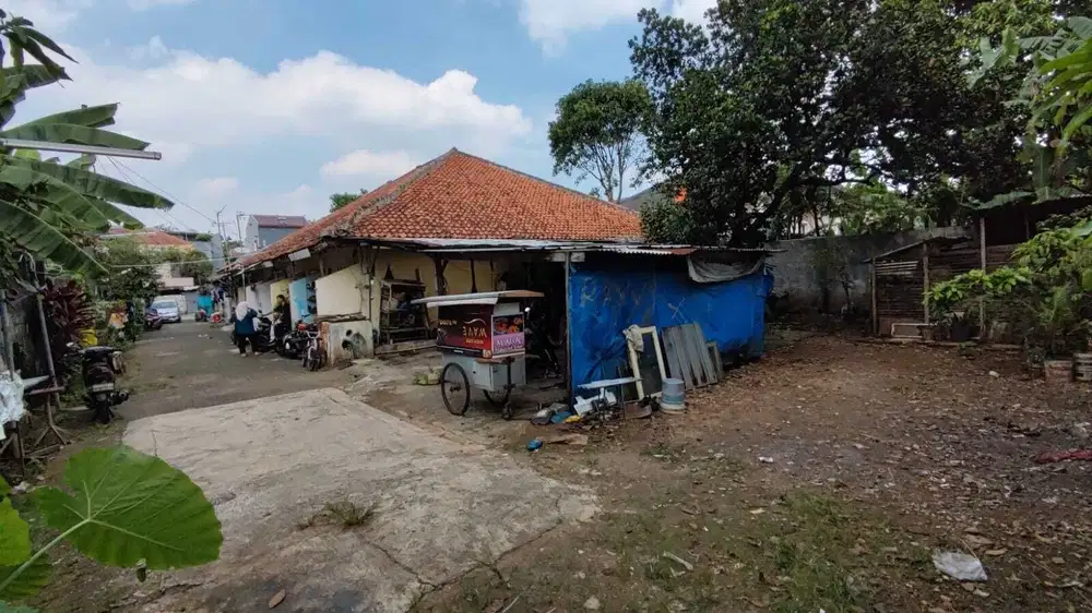 DIJUAL TANAH LUAS 1098 METER GRATIS KONTRAKAN 10 PINTU JAGAKARSA