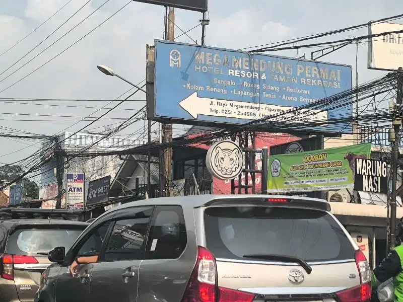 Dijual Cepat  Hotel dan tanah di Mega Mendung