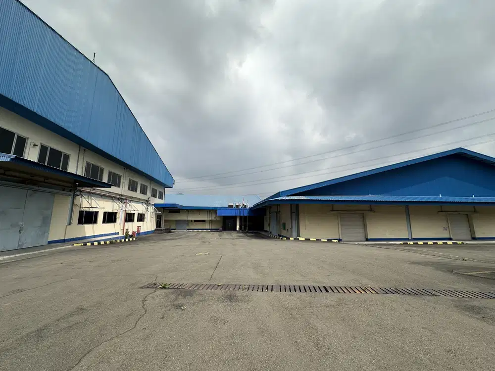 EX Pabrik Garment Daerah Wanaherang Gunung Putri Jl.Mercedez Benz