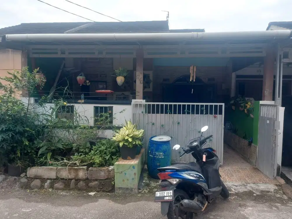 Jual Murah Rumah Second Sudah Renovasi 2 Lantai 3 Kamar Tidur (3458)