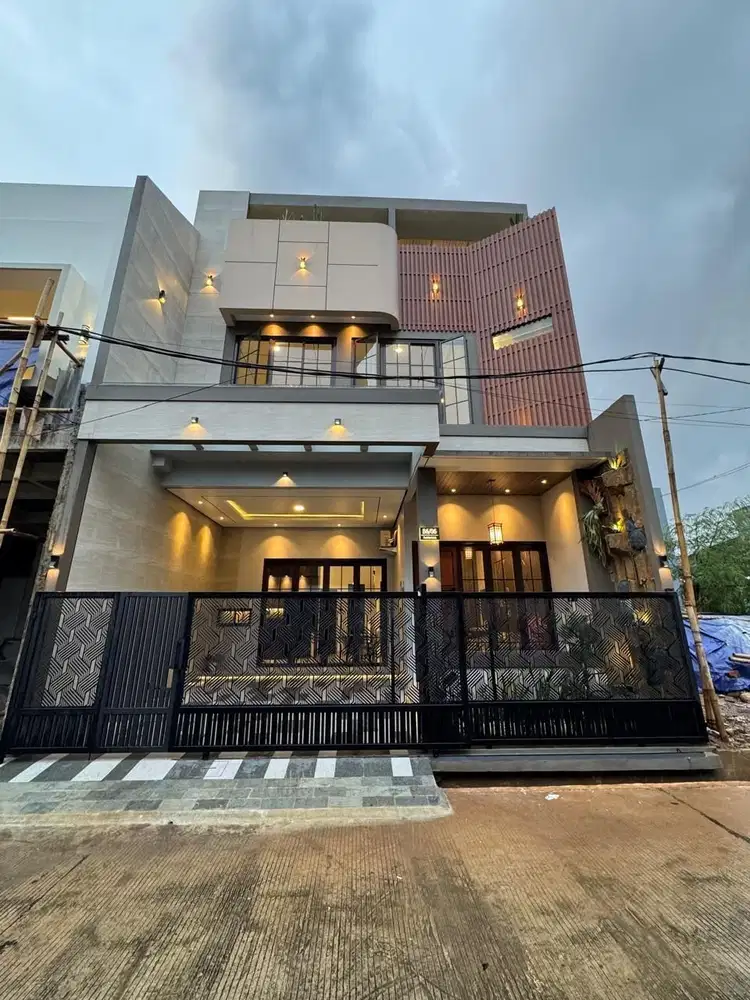 Di jual Rumah 3 lantai di Pondok cabe