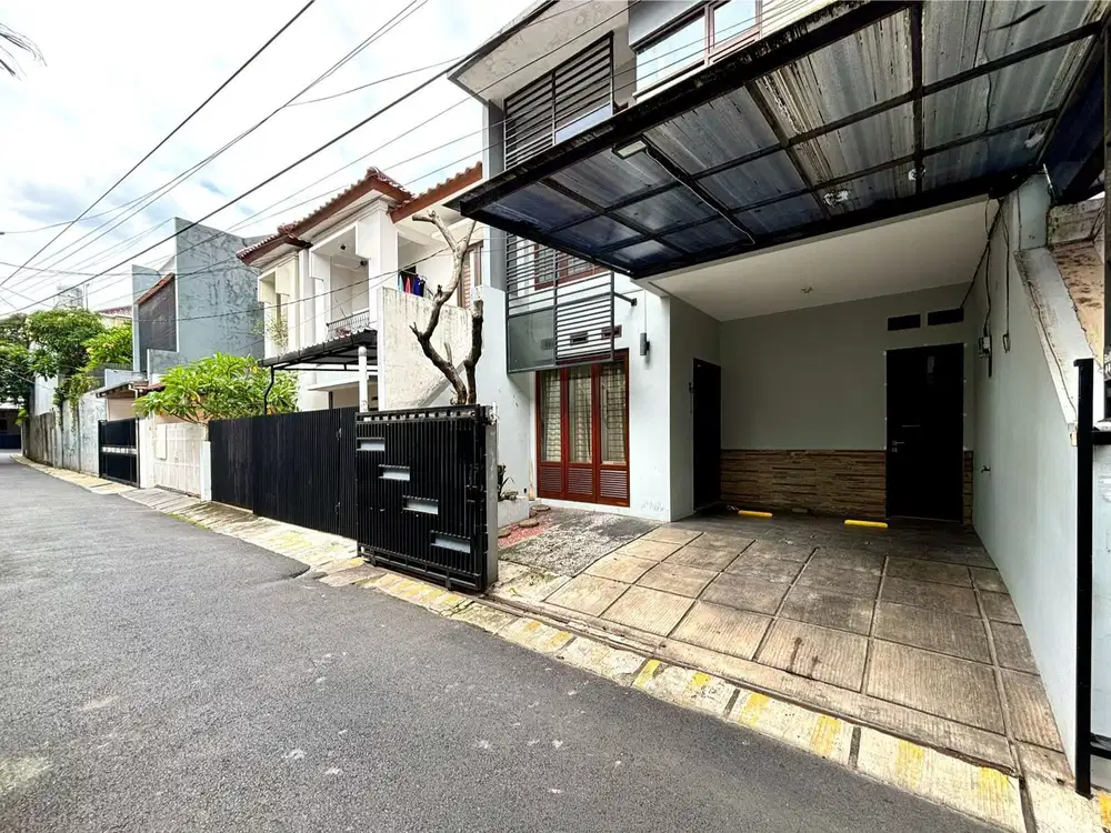 Dijual Rumah Kokoh, Nyaman dan Siap Huni Di Daerah Tebet!