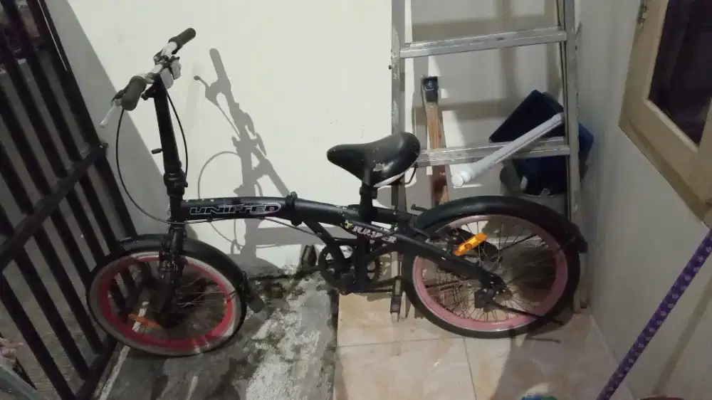 Dijual sepeda lipat UNITED JUMPER 20inch.ban 3.0.