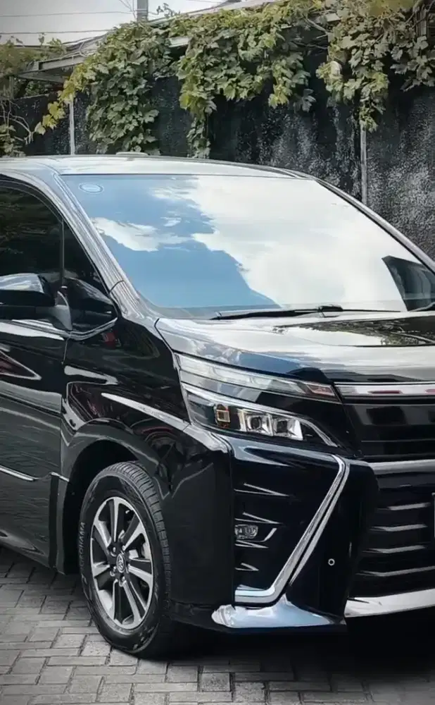 Toyota voxy 2018 kondisi istimewa, camera 360 oem cat ori termurah