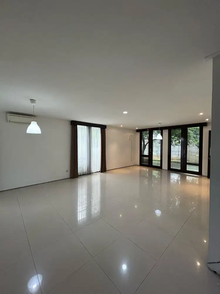 Rumah  Dekat Stasiun MRT Fatmawati Daerah Cilandak Barat Jaksel