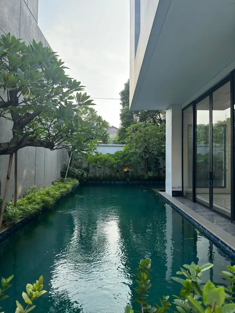RUMAH MEWAH STRATEGIS DI PONDOK INDAH
